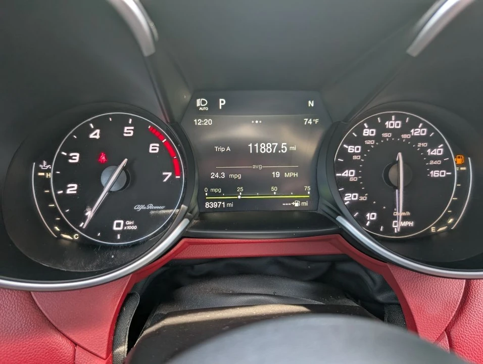2018 Alfa Romeo Giulia - Image 15 of 25