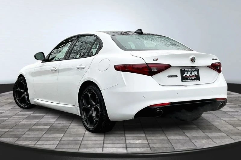2018 Alfa Romeo Giulia - Image 7 of 12