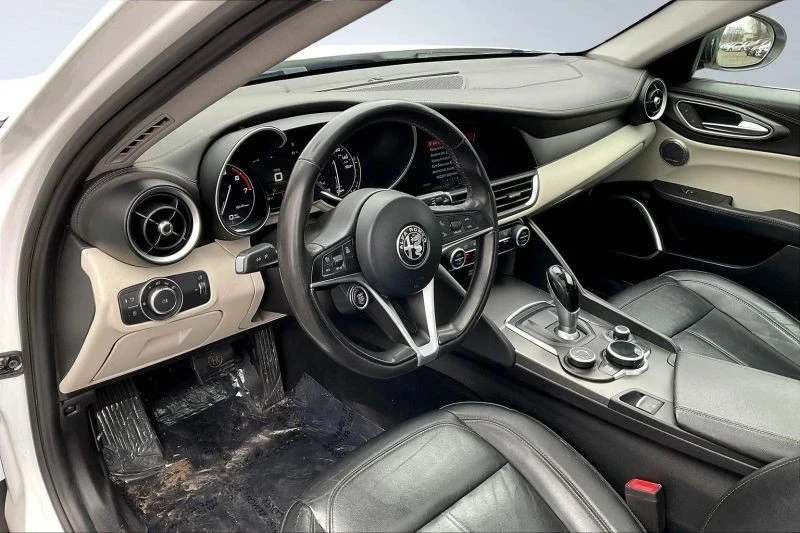 2018 Alfa Romeo Giulia - Image 11 of 12