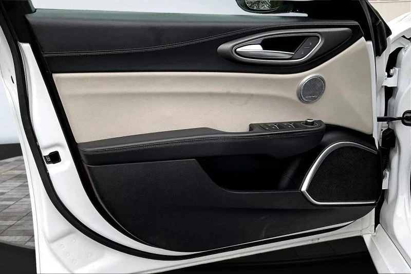 2018 Alfa Romeo Giulia - Image 9 of 12