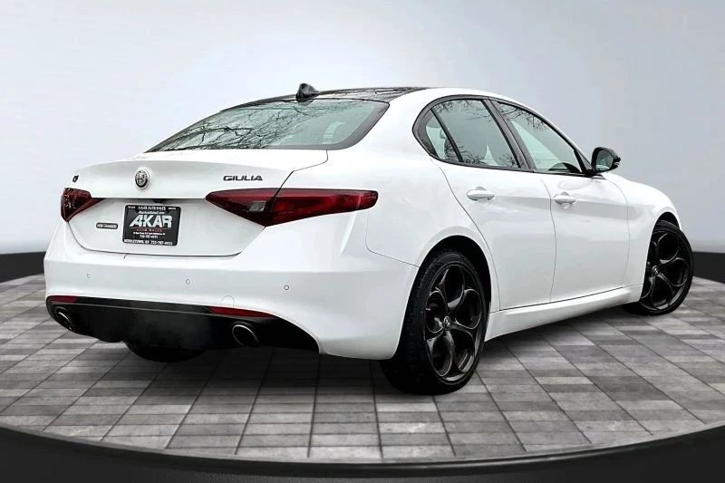 2018 Alfa Romeo Giulia - Image 5 of 12