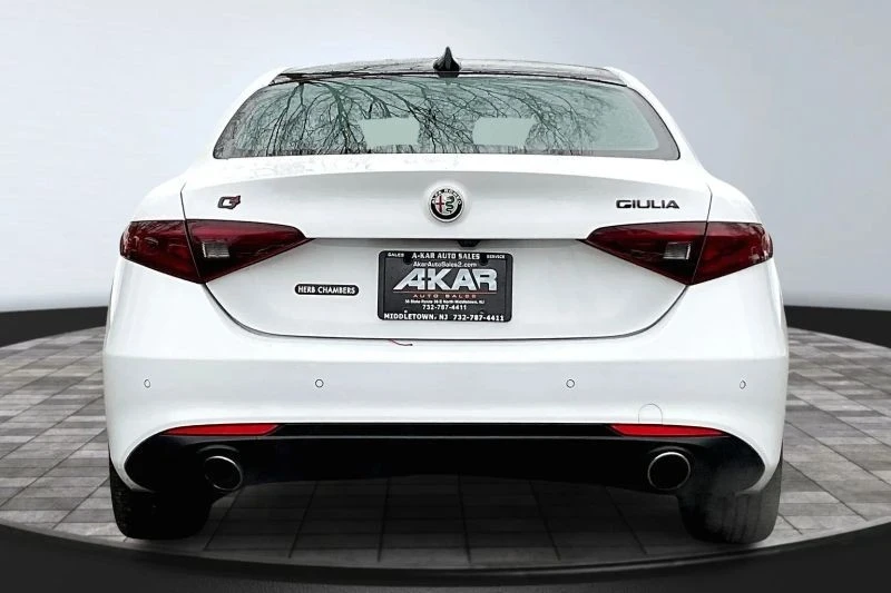 2018 Alfa Romeo Giulia - Image 6 of 12