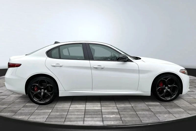 2018 Alfa Romeo Giulia - Image 8 of 12