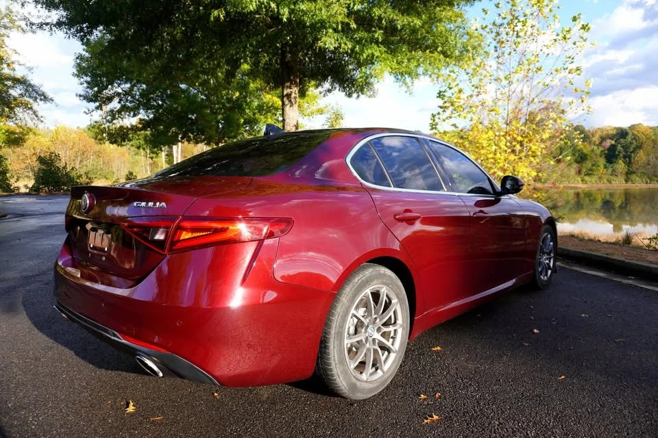 2018 Alfa Romeo Giulia - Image 8 of 10