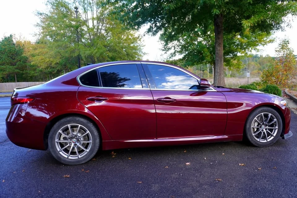 2018 Alfa Romeo Giulia - Image 9 of 10