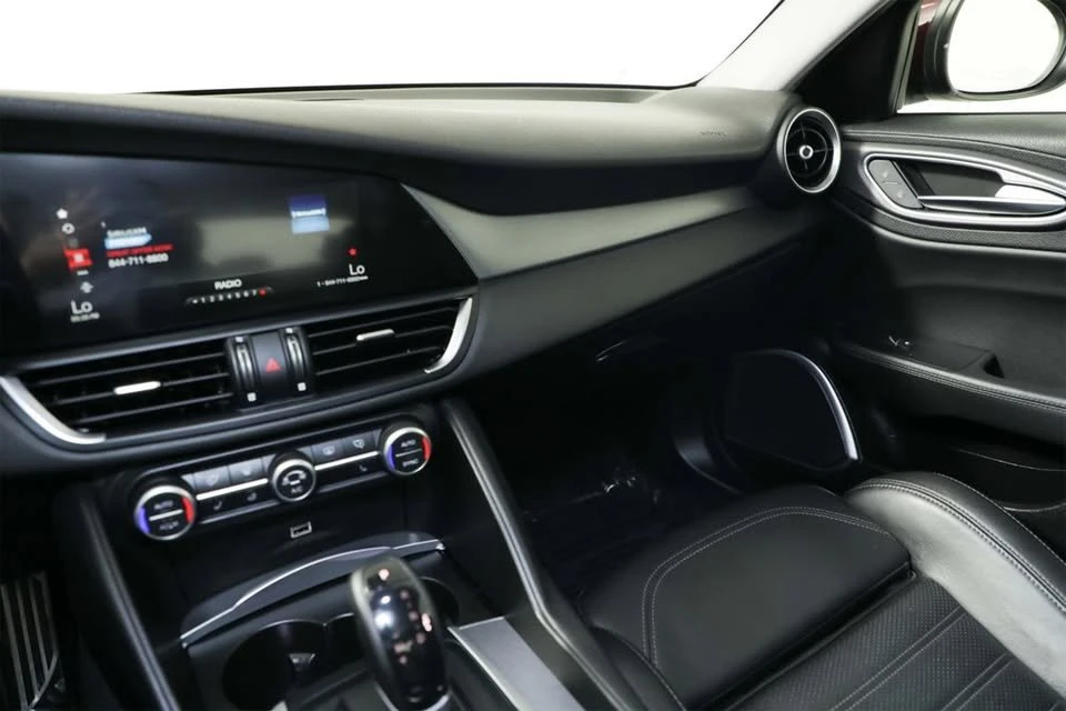 2018 Alfa Romeo Giulia - Image 5 of 10