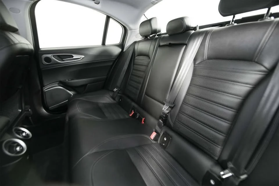 2018 Alfa Romeo Giulia - Image 6 of 10