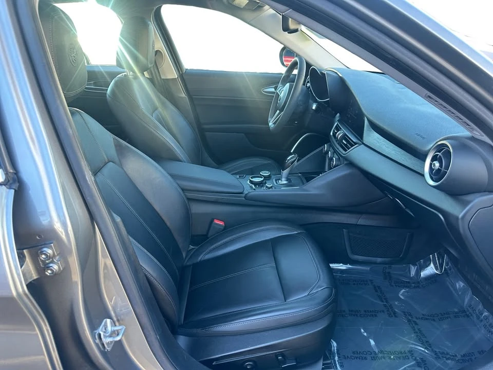 2018 Alfa Romeo Giulia - Image 14 of 19
