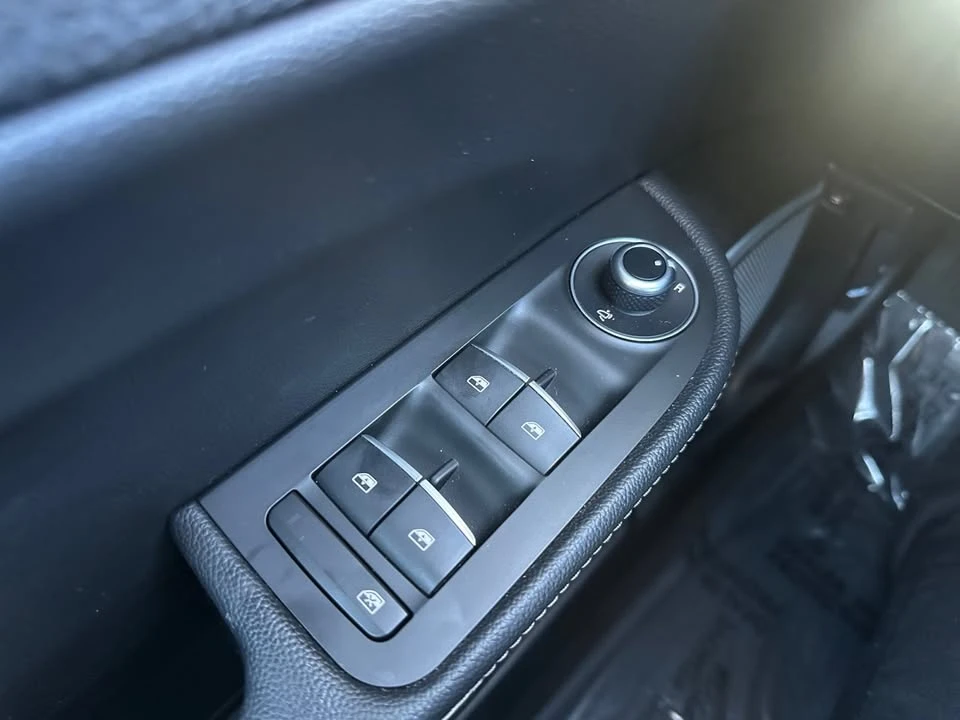 2018 Alfa Romeo Giulia - Image 15 of 19