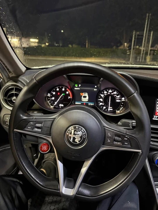 2018 Alfa Romeo Giulia - Image 11 of 20