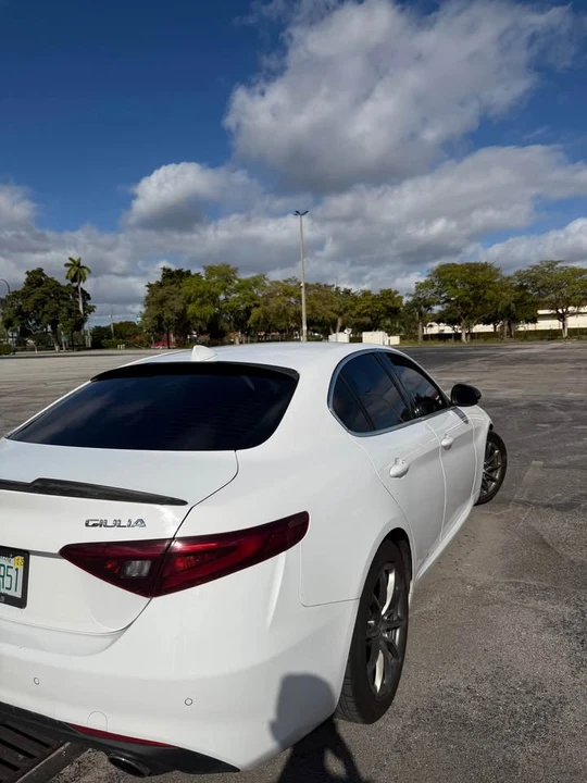2018 Alfa Romeo Giulia - Image 19 of 20