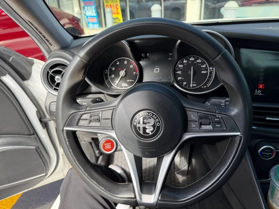 2018 Alfa Romeo Giulia - Image 9 of 20