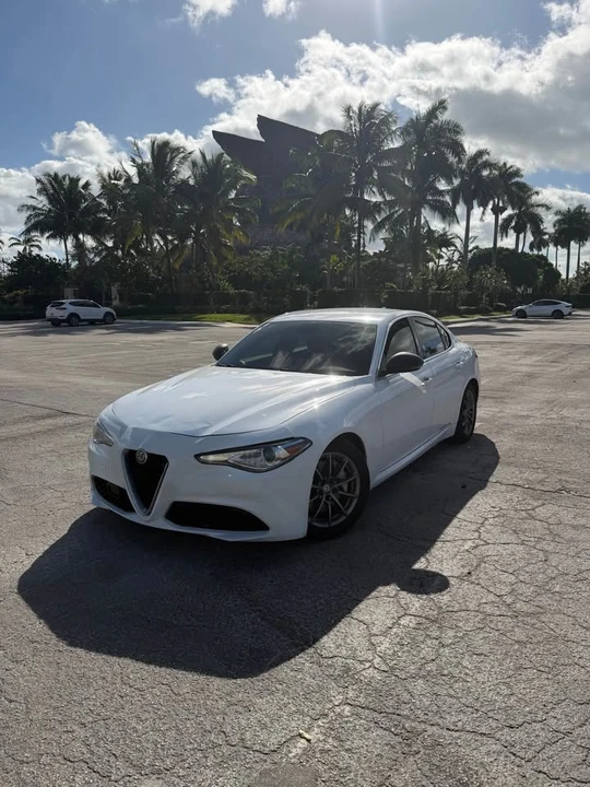 2018 Alfa Romeo Giulia - Image 13 of 20