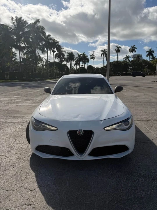2018 Alfa Romeo Giulia - Image 14 of 20