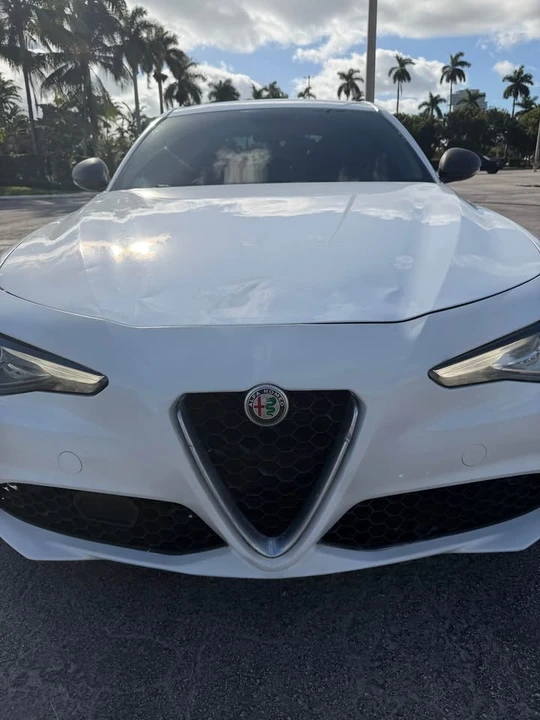 2018 Alfa Romeo Giulia - Image 17 of 20