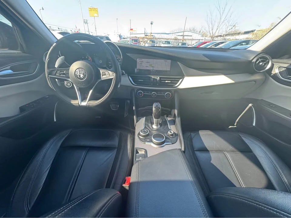 2018 Alfa Romeo Giulia - Image 11 of 13