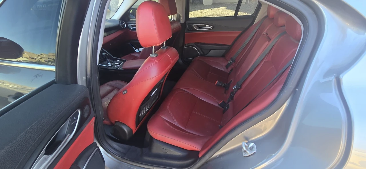 2018 Alfa Romeo Giulia - Image 13 of 14