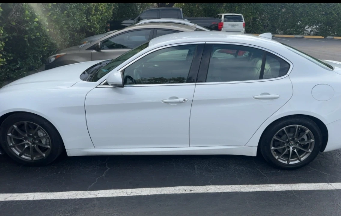 2018 Alfa Romeo Giulia - Image 9 of 16
