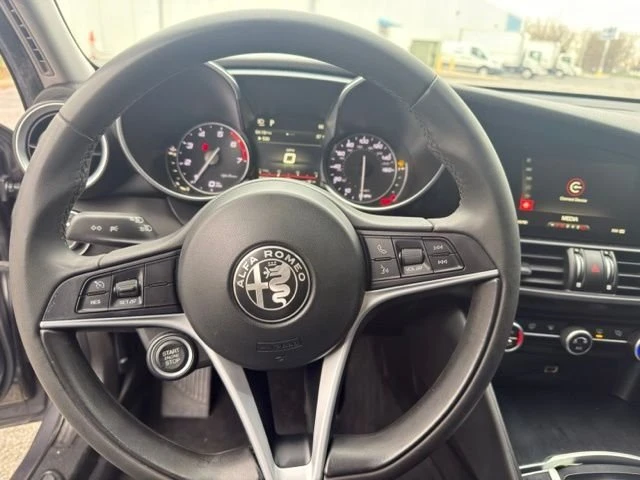2018 Alfa Romeo Giulia - Image 15 of 20