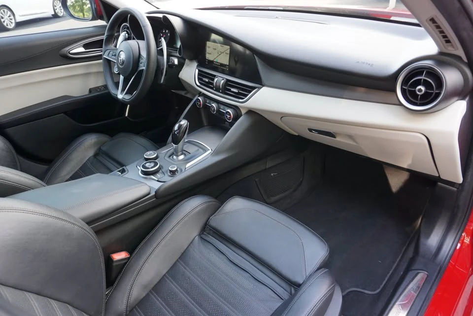 2018 Alfa Romeo Giulia - Image 7 of 20