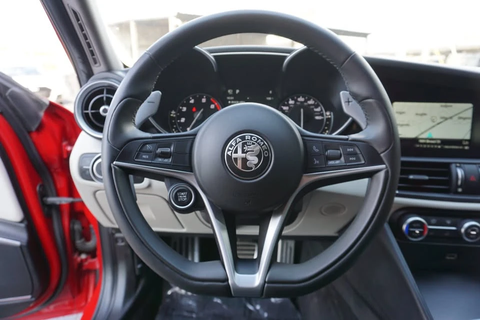 2018 Alfa Romeo Giulia - Image 15 of 20