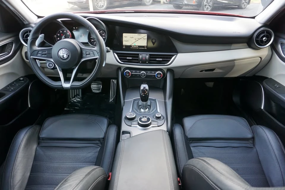 2018 Alfa Romeo Giulia - Image 10 of 20