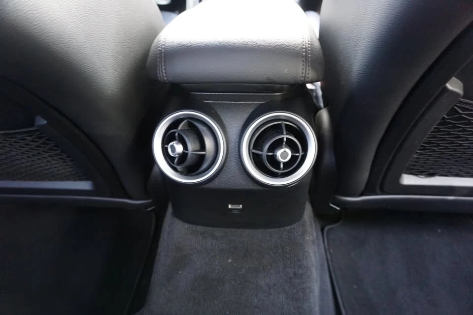 2018 Alfa Romeo Giulia - Image 11 of 20
