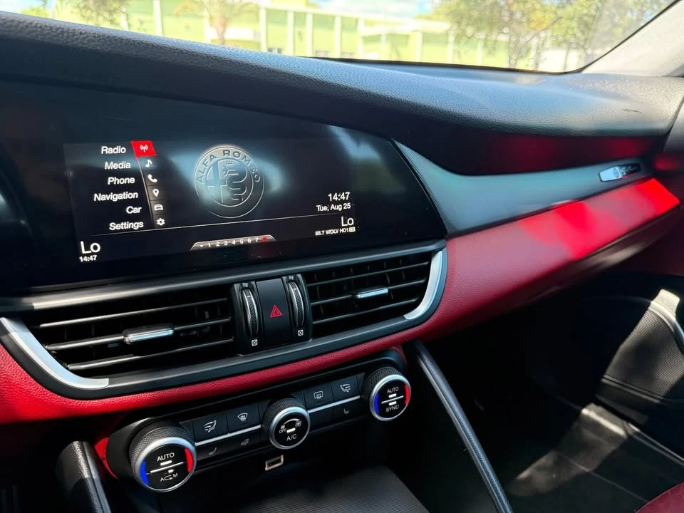 2018 Alfa Romeo Giulia - Image 14 of 18