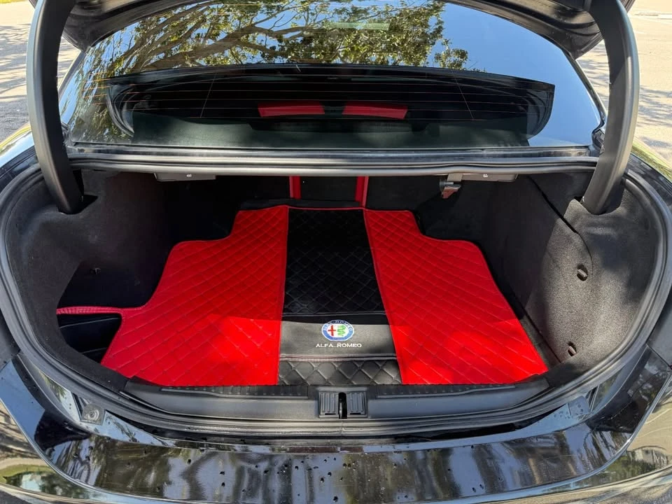 2018 Alfa Romeo Giulia - Image 8 of 18