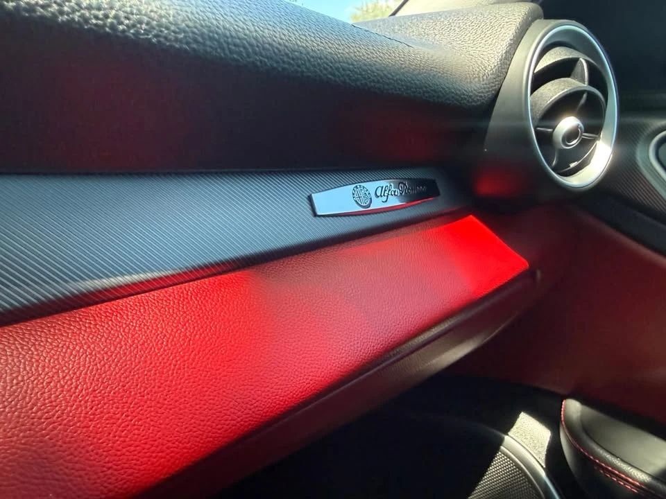 2018 Alfa Romeo Giulia - Image 9 of 18