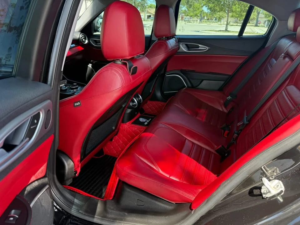 2018 Alfa Romeo Giulia - Image 15 of 18