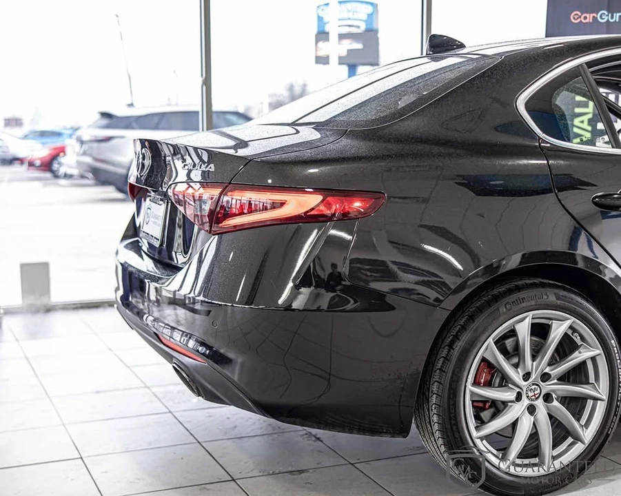 2018 Alfa Romeo Giulia - Image 12 of 20