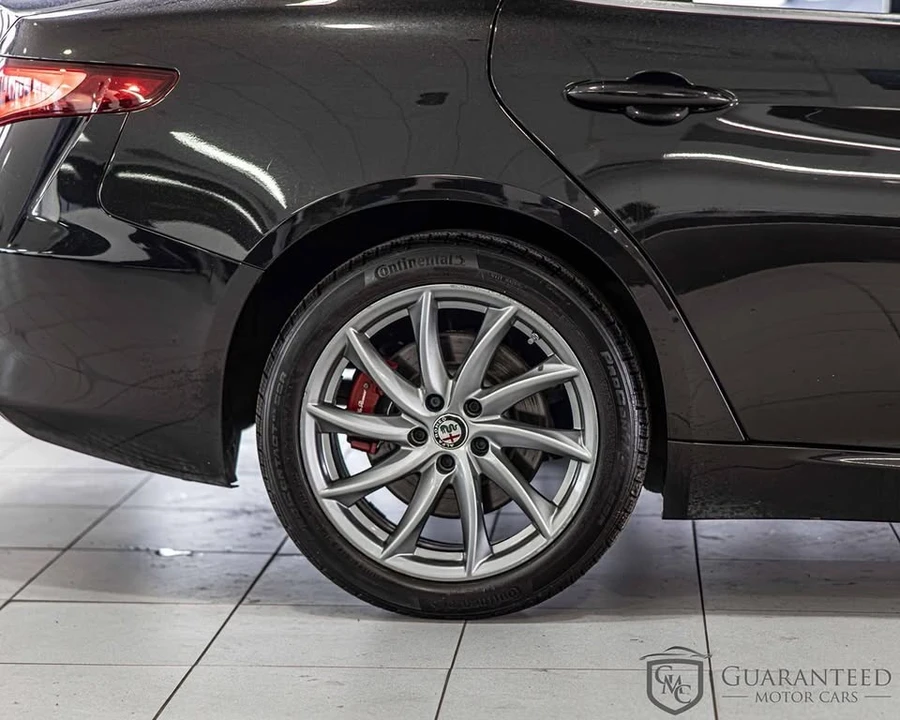 2018 Alfa Romeo Giulia - Image 10 of 20