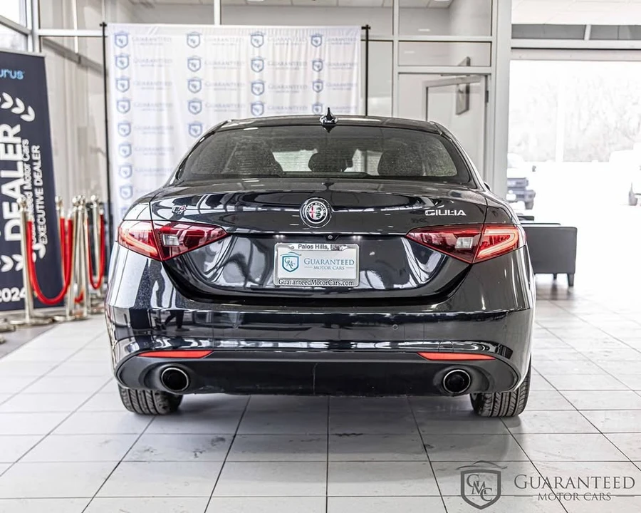 2018 Alfa Romeo Giulia - Image 13 of 20