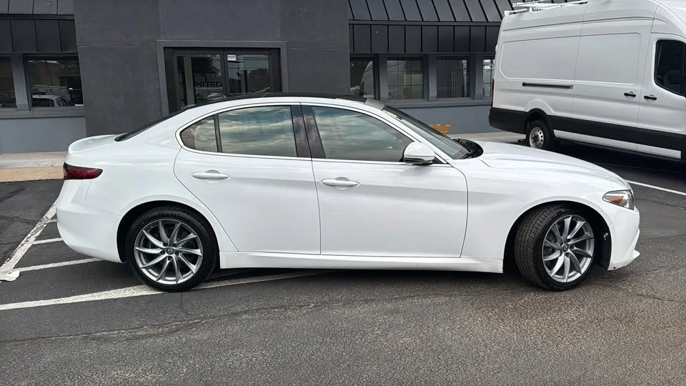 2018 Alfa Romeo Giulia - Image 14 of 20
