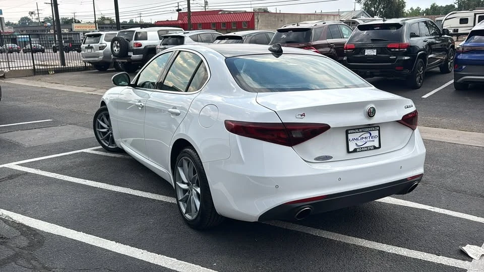 2018 Alfa Romeo Giulia - Image 17 of 20