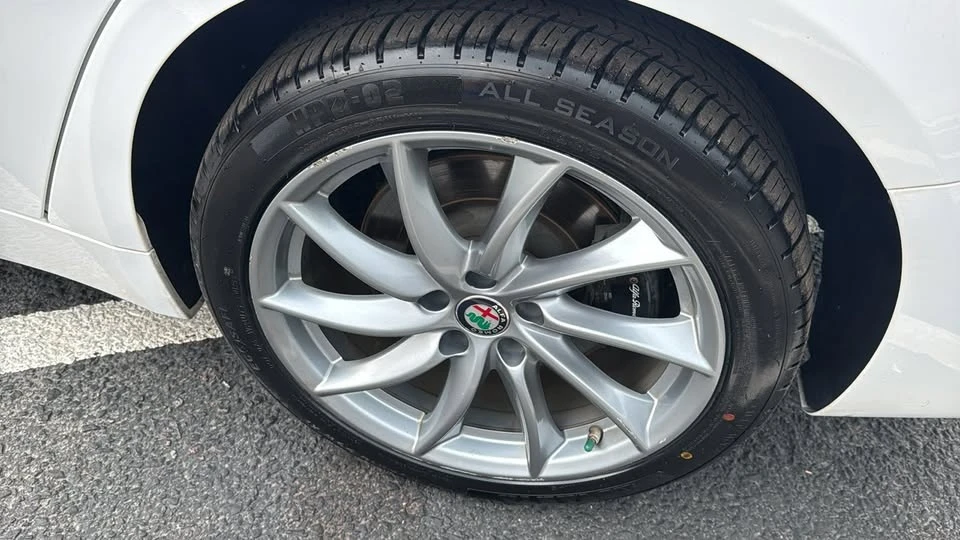 2018 Alfa Romeo Giulia - Image 7 of 20