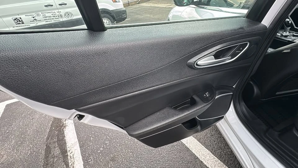 2018 Alfa Romeo Giulia - Image 6 of 20