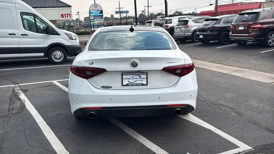 2018 Alfa Romeo Giulia - Image 16 of 20