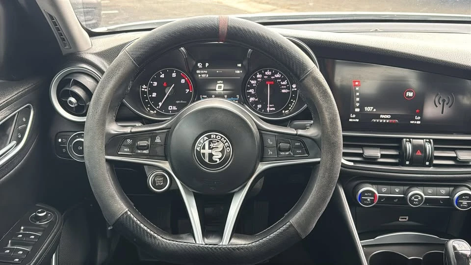 2018 Alfa Romeo Giulia - Image 19 of 20