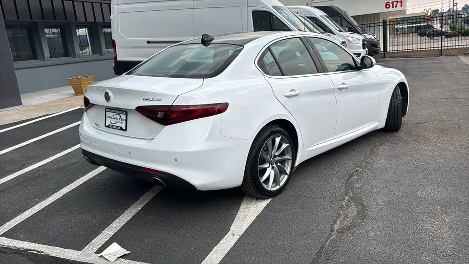 2018 Alfa Romeo Giulia - Image 15 of 20