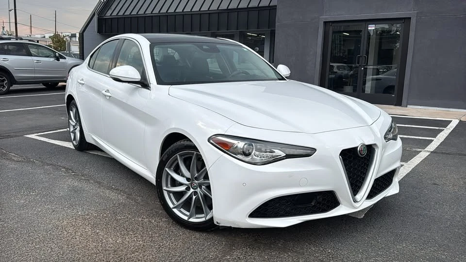 2018 Alfa Romeo Giulia - Image 13 of 20
