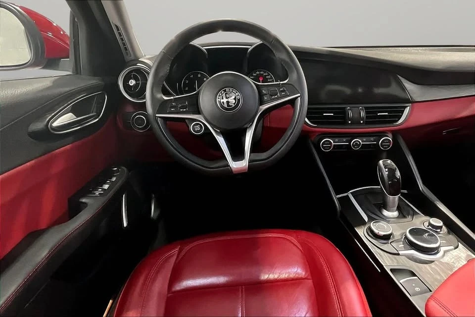 2018 Alfa Romeo Giulia - Image 8 of 10