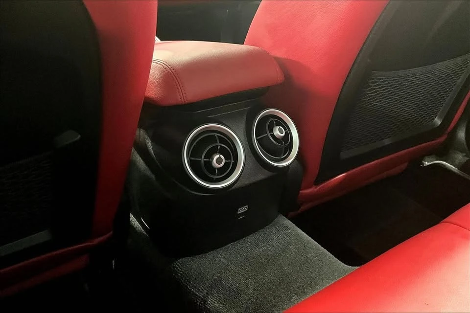 2018 Alfa Romeo Giulia - Image 10 of 10