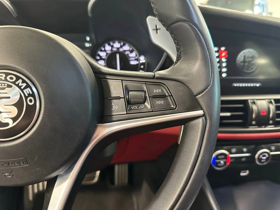 2018 Alfa Romeo Giulia - Image 16 of 19