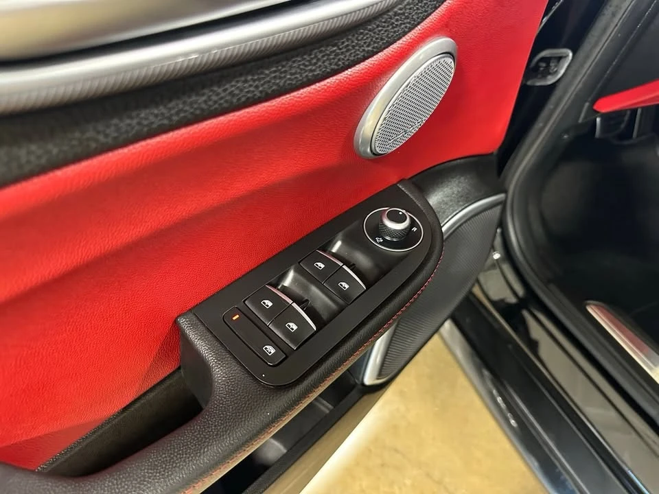 2018 Alfa Romeo Giulia - Image 9 of 19