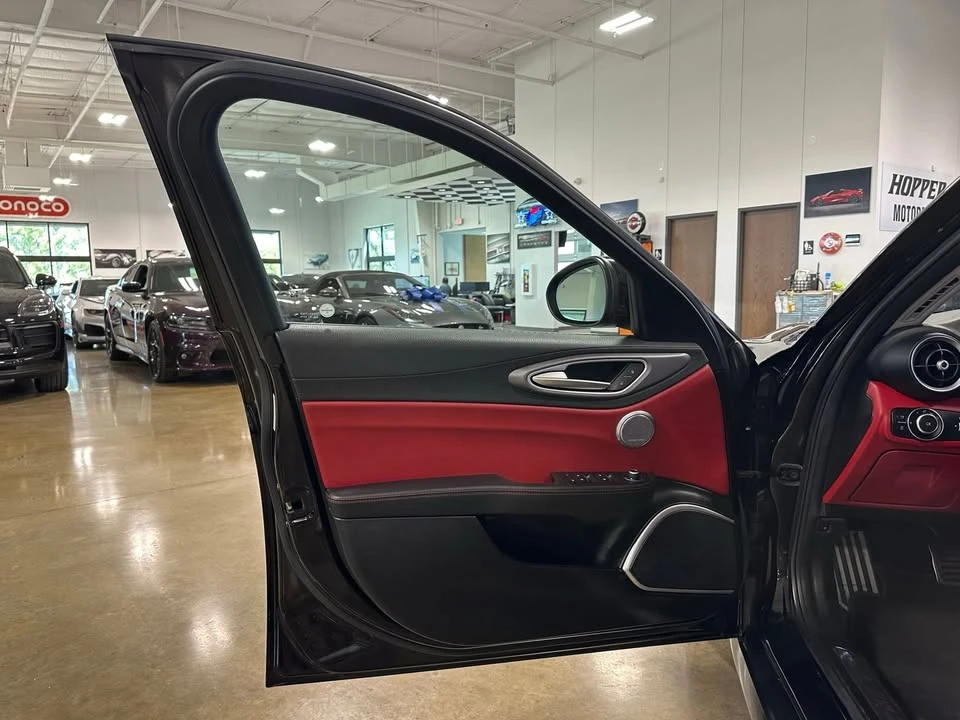 2018 Alfa Romeo Giulia - Image 8 of 19