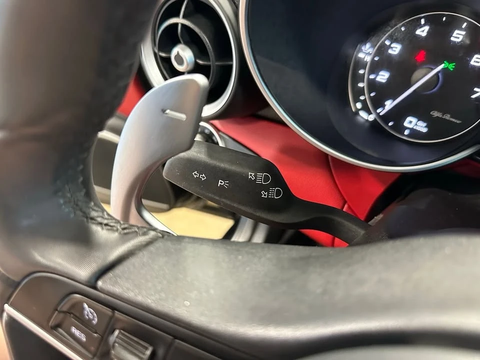 2018 Alfa Romeo Giulia - Image 17 of 19