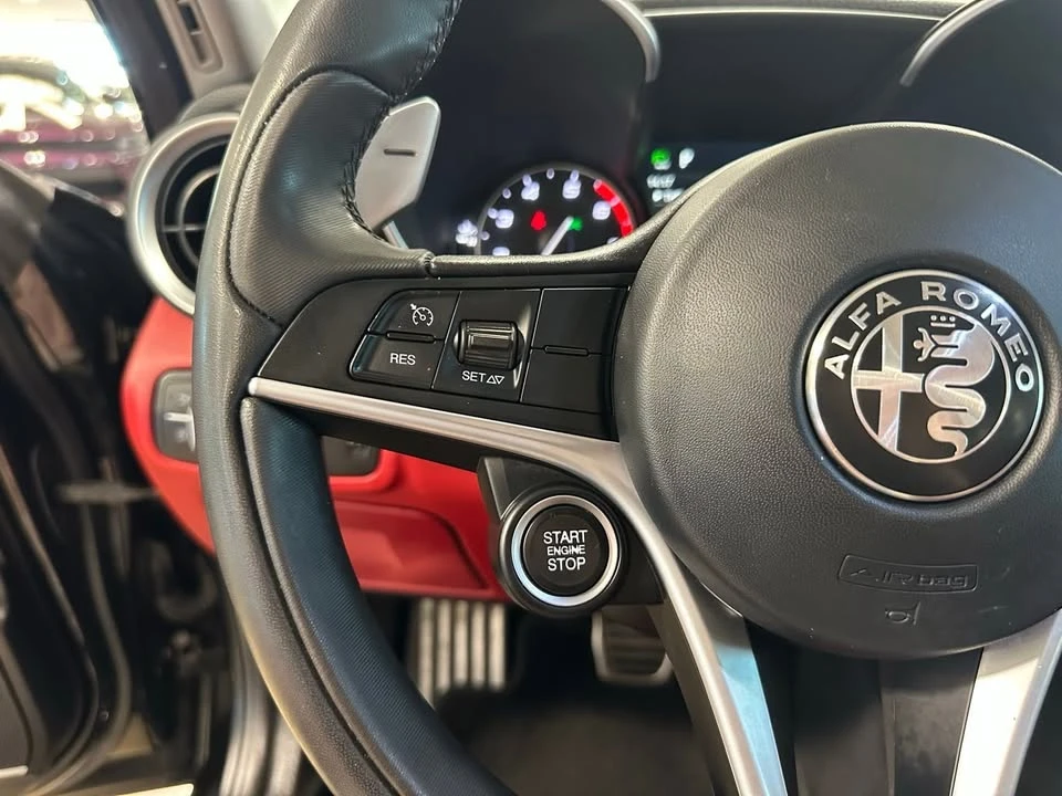 2018 Alfa Romeo Giulia - Image 15 of 19