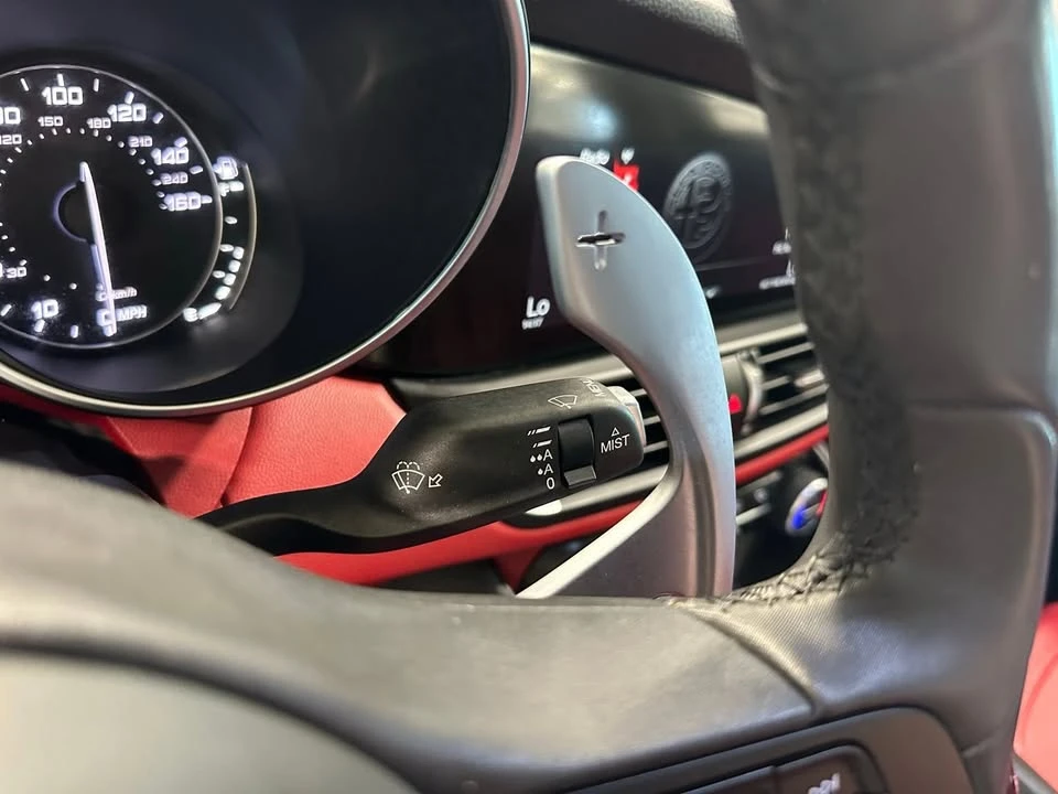 2018 Alfa Romeo Giulia - Image 18 of 19